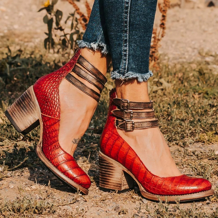 Retro schoenen met hak en stijlvolle afwerking