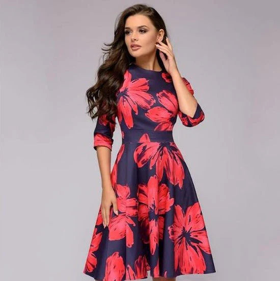 Stijlvolle midi-jurk met wijde rok en bloemenpatroon voor een elegante uitstraling