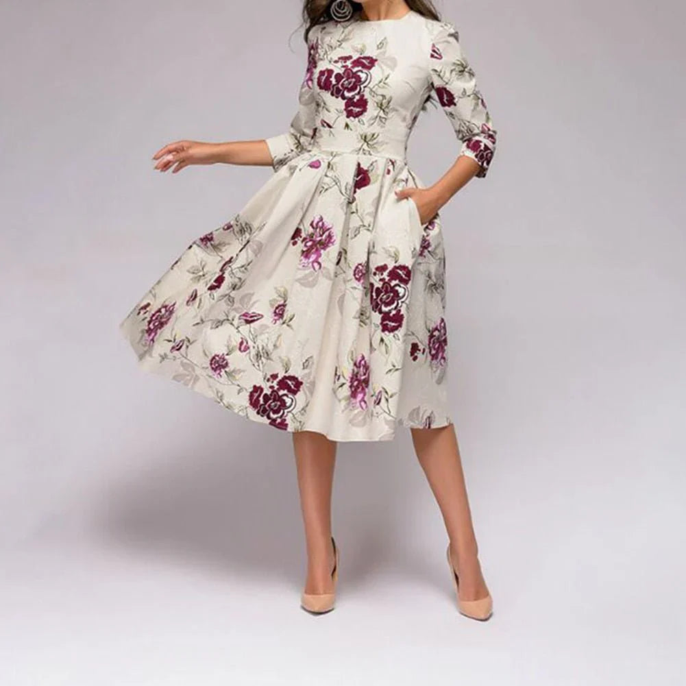 Stijlvolle midi-jurk met wijde rok en bloemenpatroon voor een elegante uitstraling