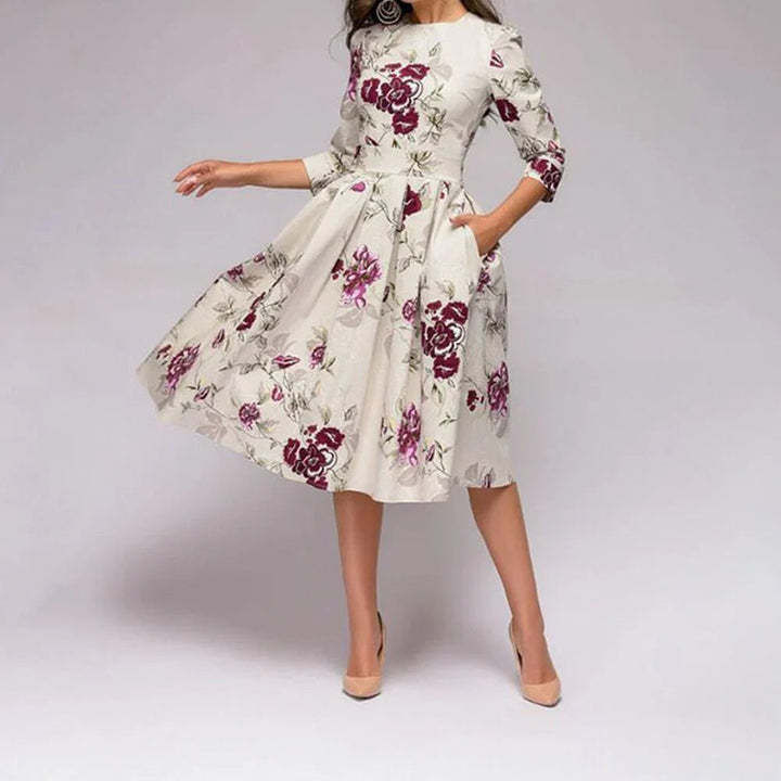 Stijlvolle midi-jurk met wijde rok en bloemenpatroon voor een elegante uitstraling