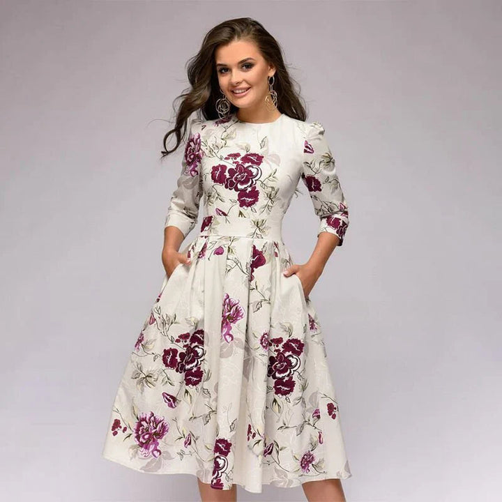 Stijlvolle midi-jurk met wijde rok en bloemenpatroon voor een elegante uitstraling