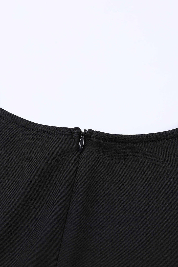 Elegante midi jurk met overslag V-hals en speelse ruches aan de mouwen ideaal voor feestelijke gelegenheden