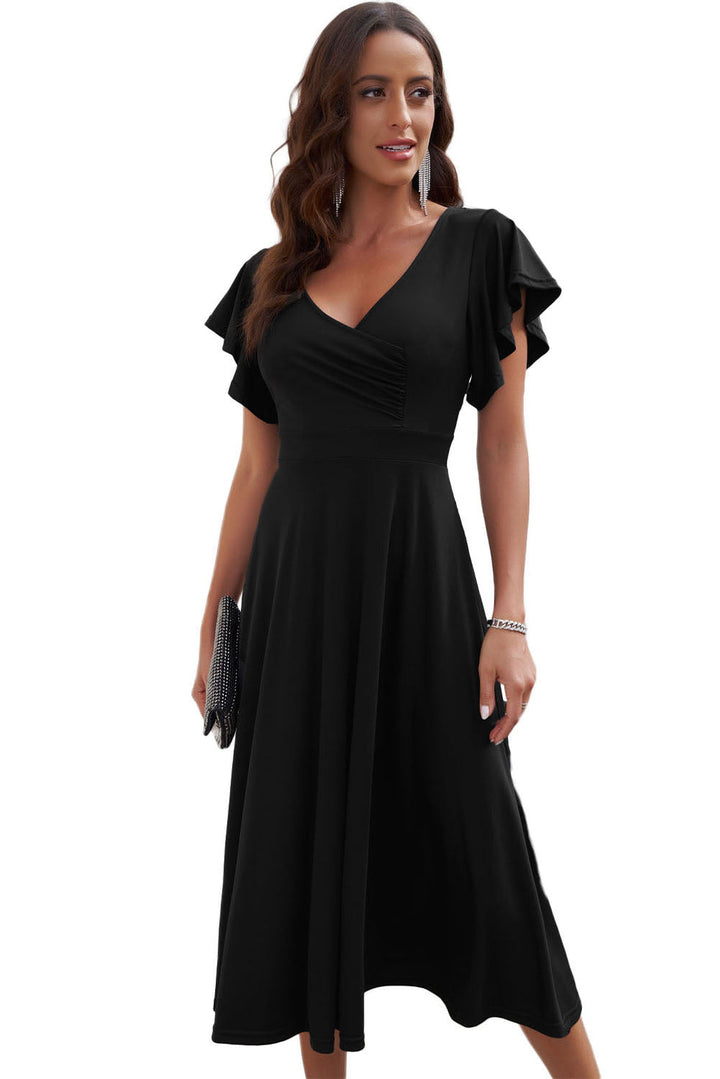 Elegante midi jurk met overslag V-hals en speelse ruches aan de mouwen ideaal voor feestelijke gelegenheden