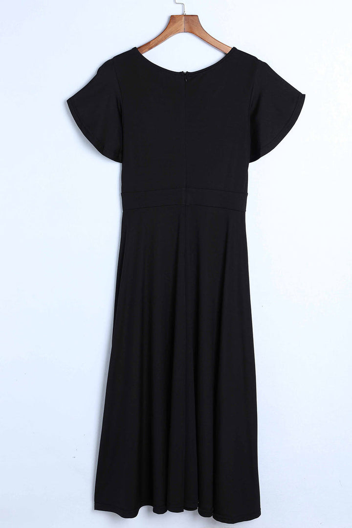 Elegante midi jurk met overslag V-hals en speelse ruches aan de mouwen ideaal voor feestelijke gelegenheden