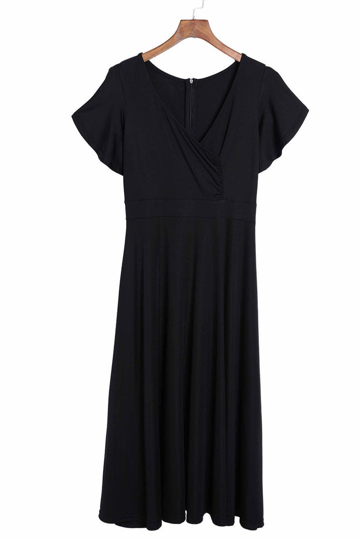 Elegante midi jurk met overslag V-hals en speelse ruches aan de mouwen ideaal voor feestelijke gelegenheden