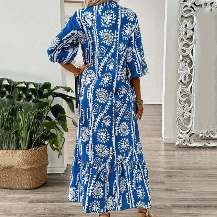 Lange elegante damesjurk met v patroon perfect voor feestelijke gelegenheden