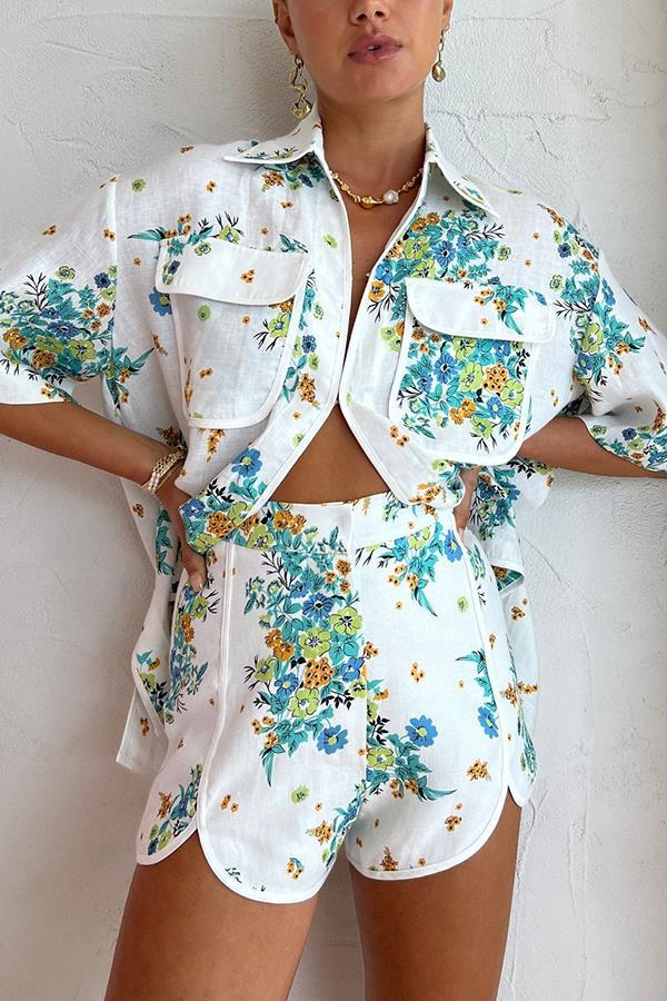 Modieuze Tweedelige Set Bestaande uit Shirt en Short met Bloemenpatroon